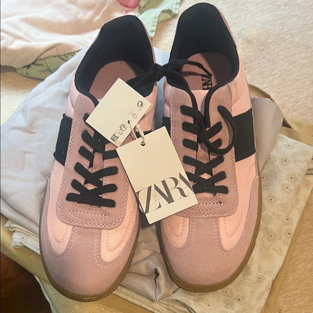 Zara Women's Pink and Black Sneakers